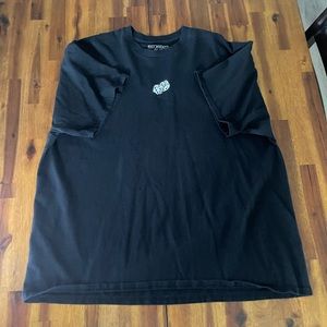 Men’s Riot Society “Dice” Embroidered Tee - 2XL